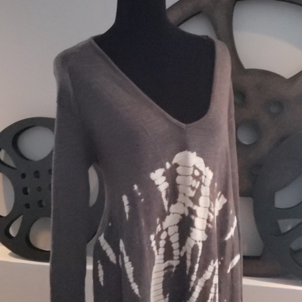 Gray and white sweater by Young fabulous & broke. - Picture 2 of 5
